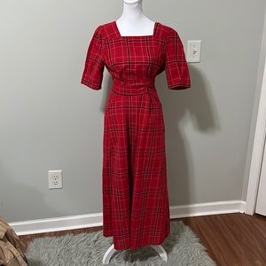Vintage midi red dress with square neckline with belt
